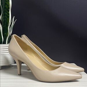 Elegant Beige Michael Kors Women's Heels!! EUC